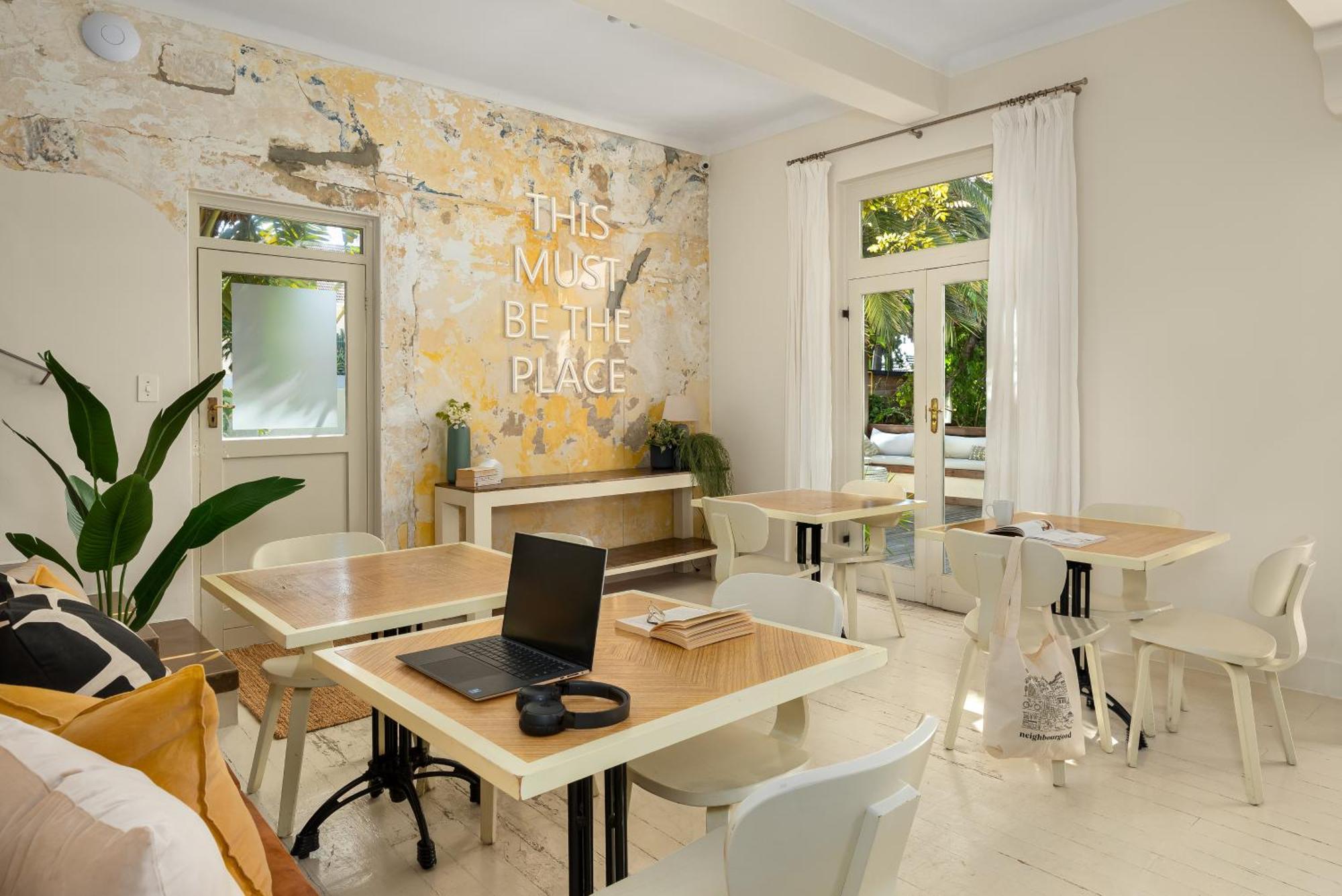 Neighbourgood Romney Guest house Cape Town